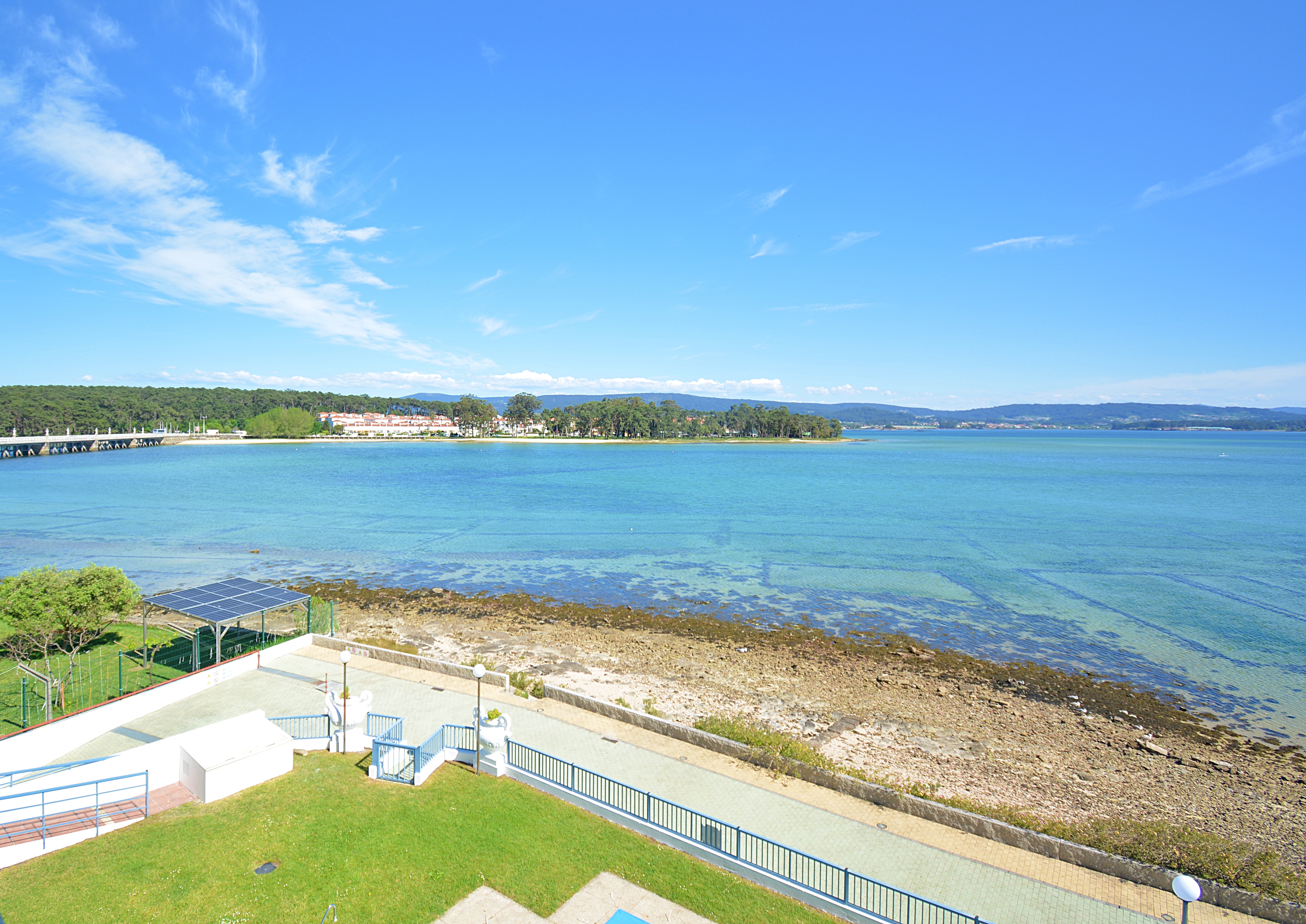 Apartamento con piscina frente a la Isla de La Toja