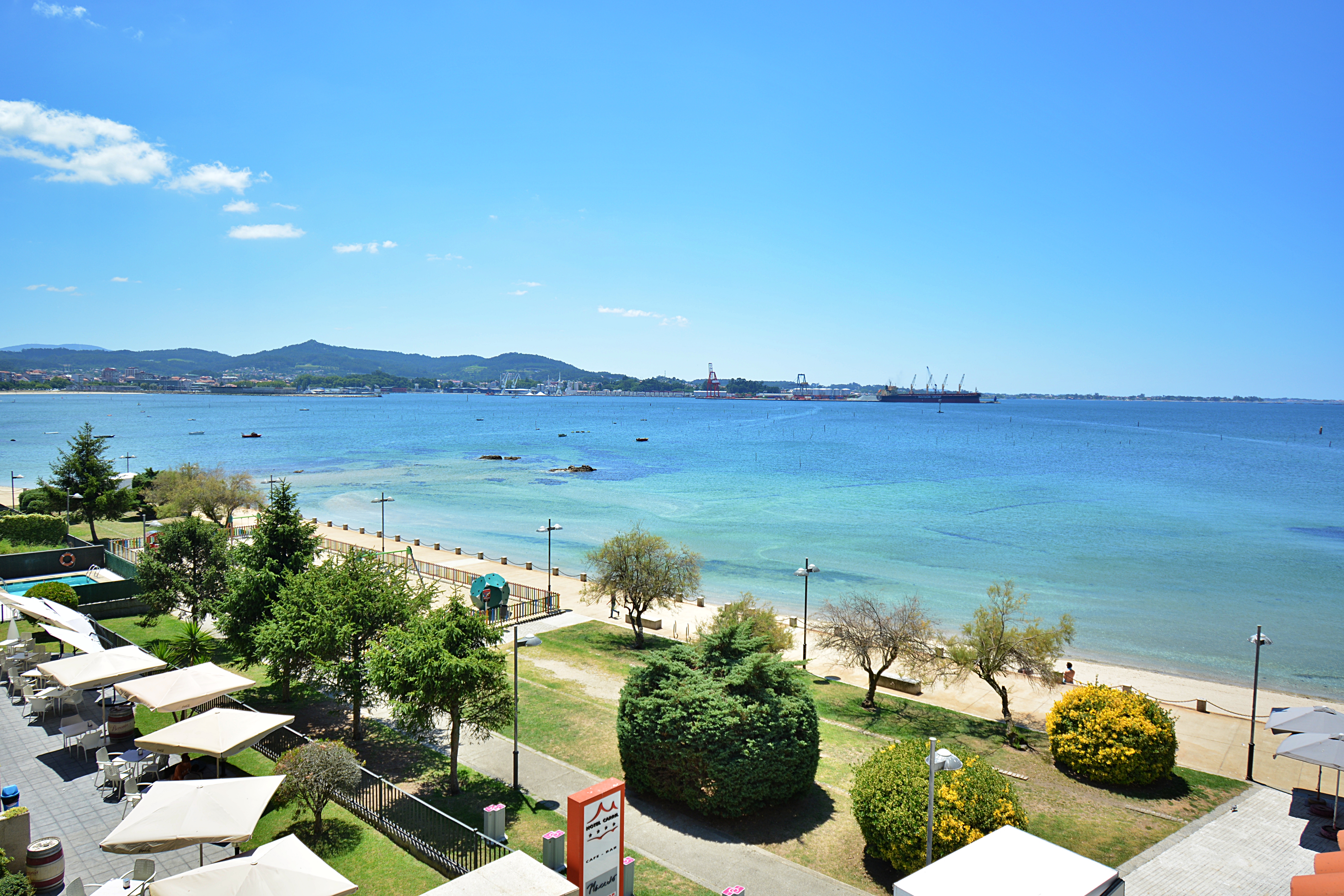 Ático con terraza y vistas al mar en Vilagarcía