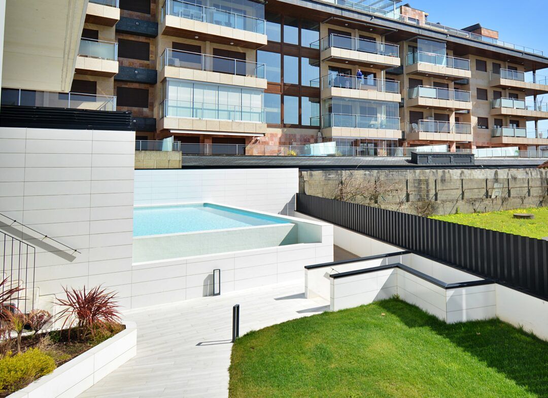 Precioso piso de diseño con piscina en Sanxenxo