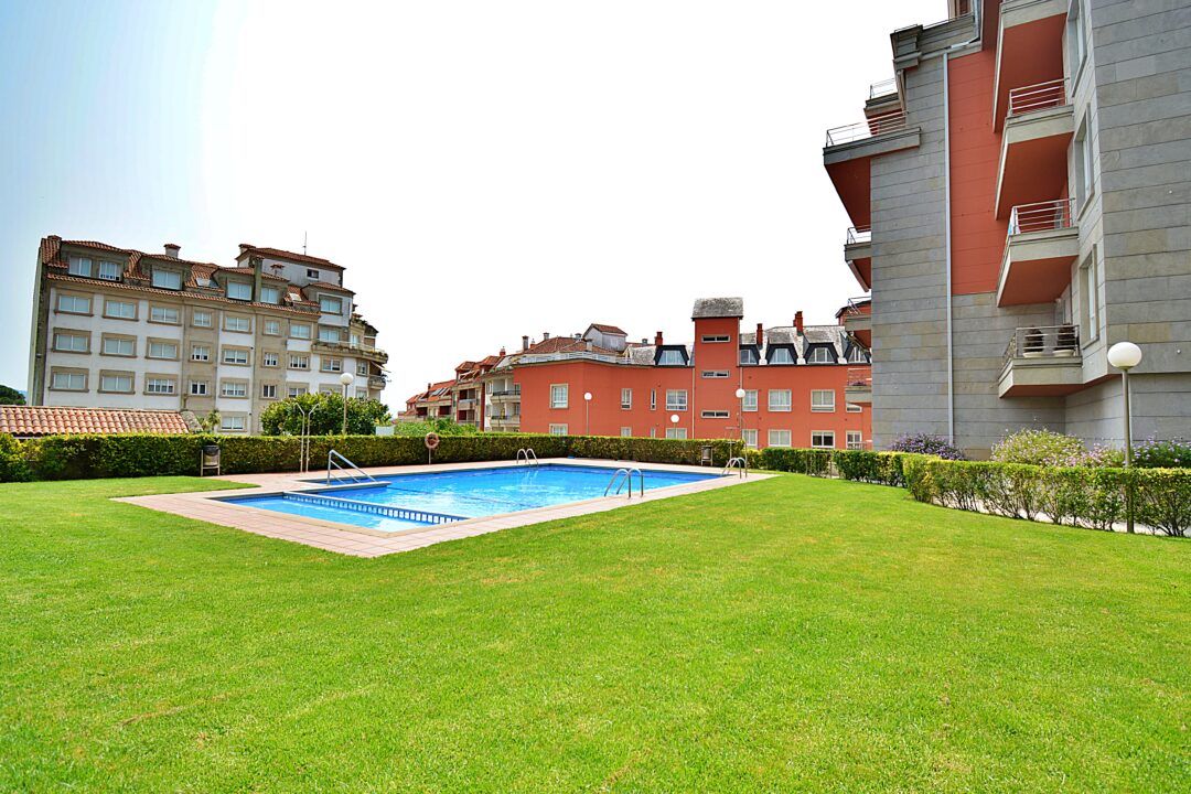 Apartamento con piscina en el centro de Sanxenxo